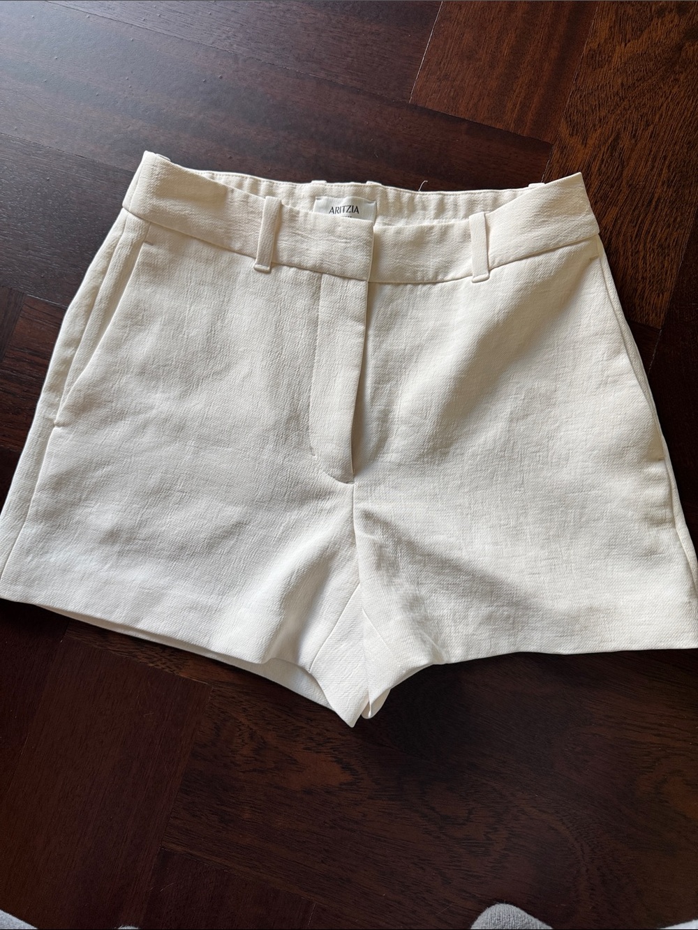 Aritzia crepette shorts